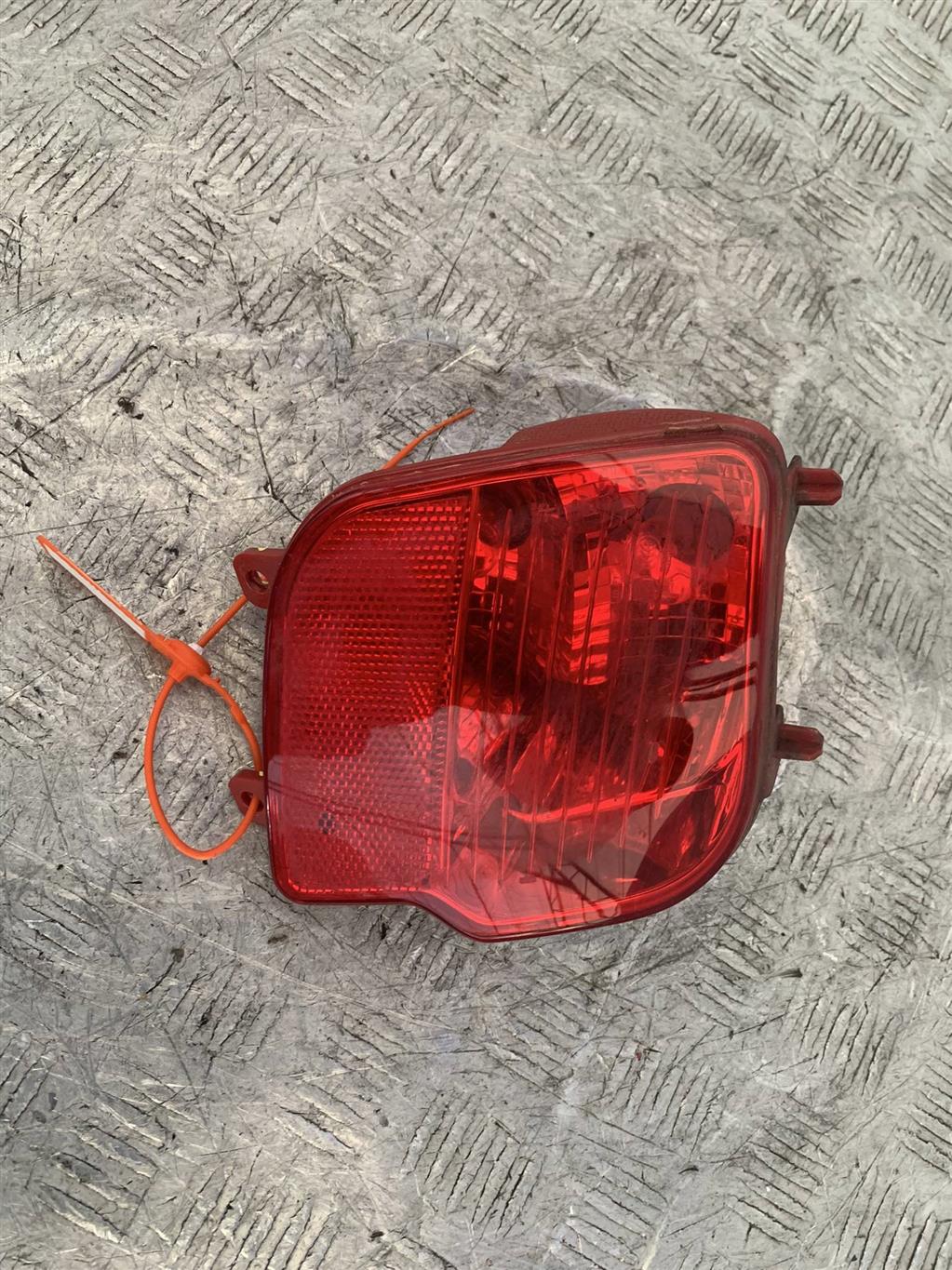 Фонарь противотуманный правый