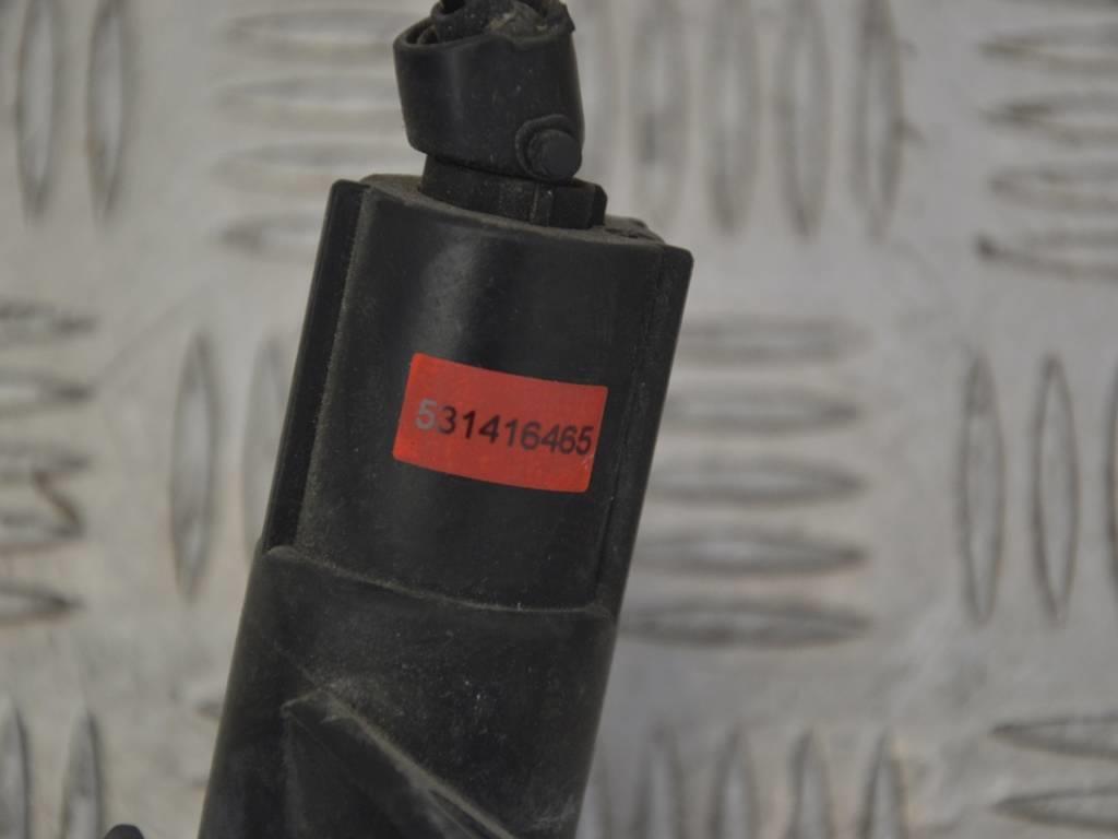 Форсунка омывателя фар