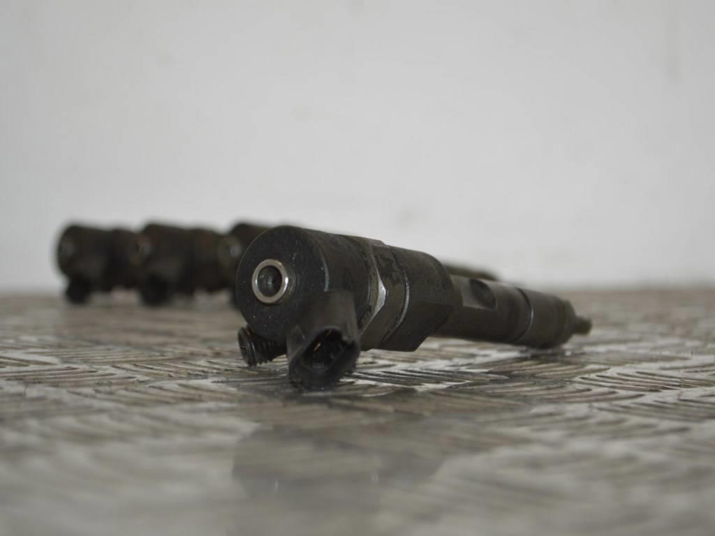 Форсунка Renault Laguna 2 (2001-2007) 8200100272, 0445110110B