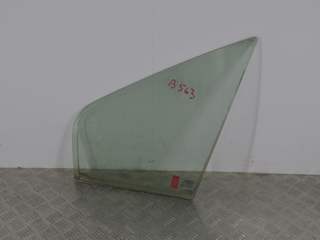 Форточка передняя левая