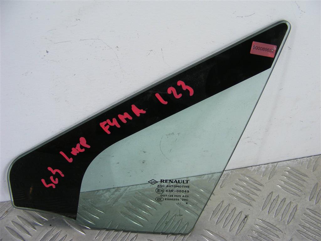 Форточка передняя левая