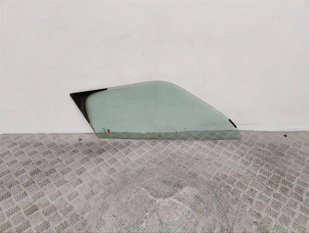 Форточка передняя левая