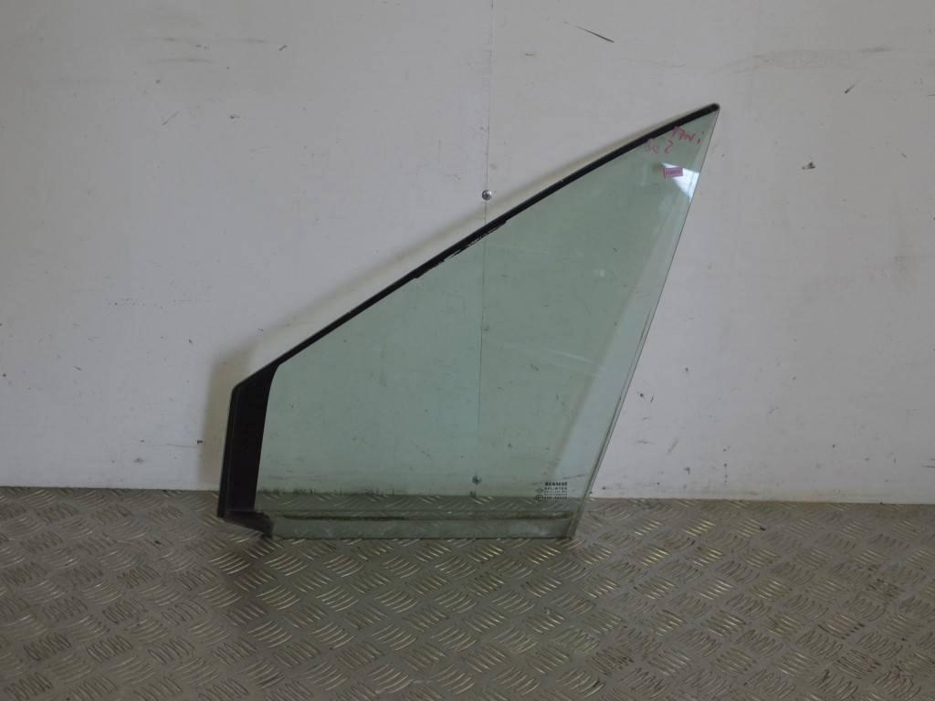 Форточка передняя левая