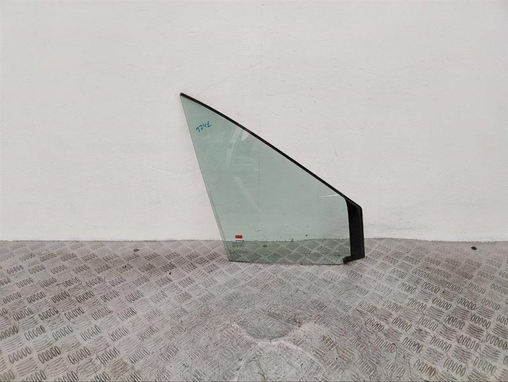 Форточка передняя правая