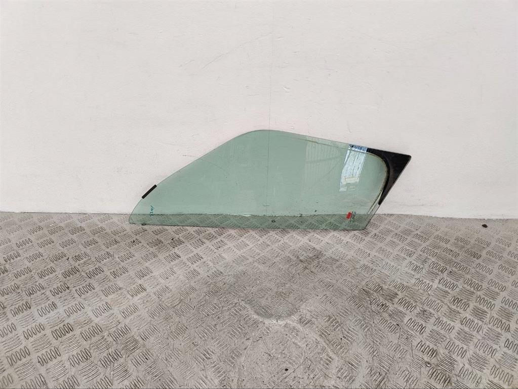 Форточка передняя правая