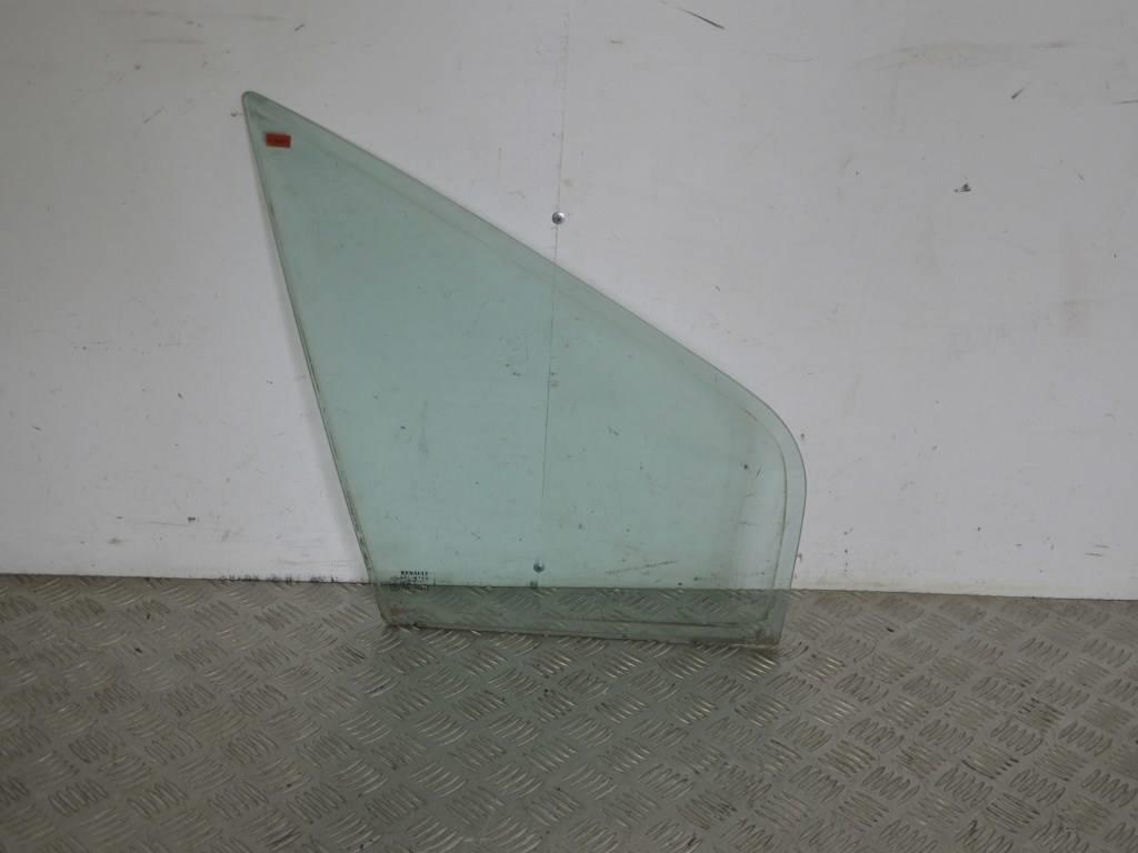 Форточка передняя правая