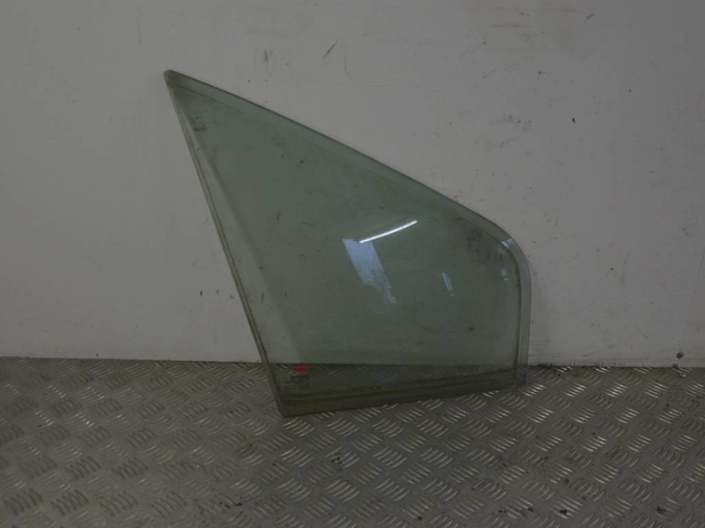 Форточка передняя правая