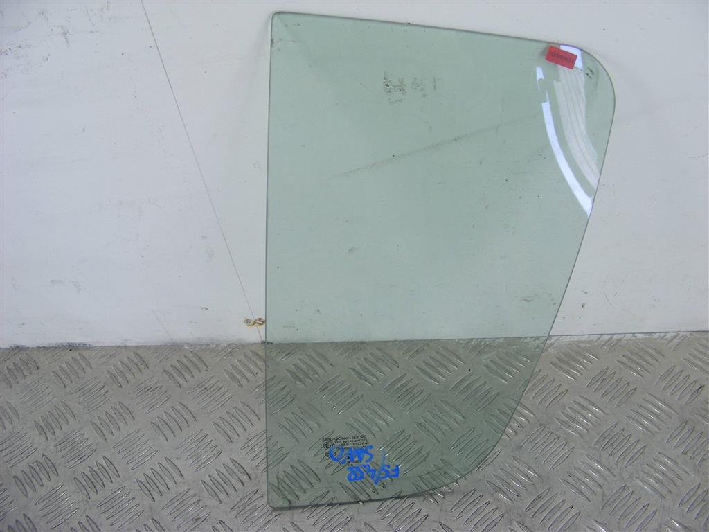 Форточка задняя левая