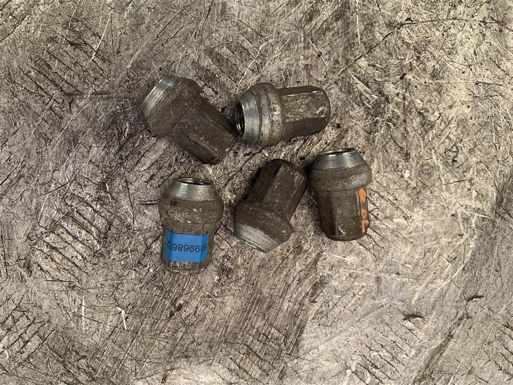 Гайка колесная