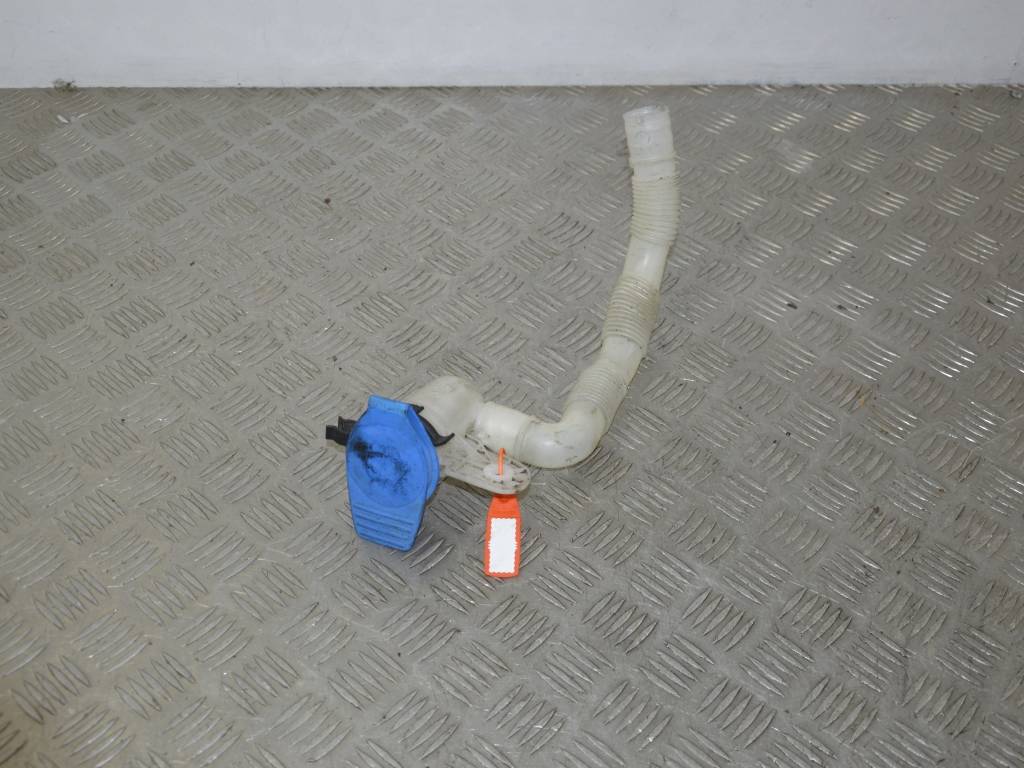 Горловина бачка омывателя