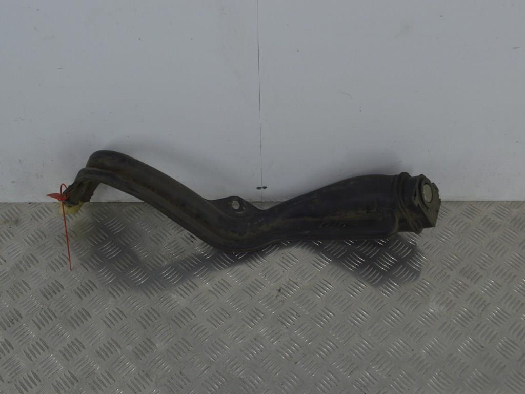 Горловина топливного бака