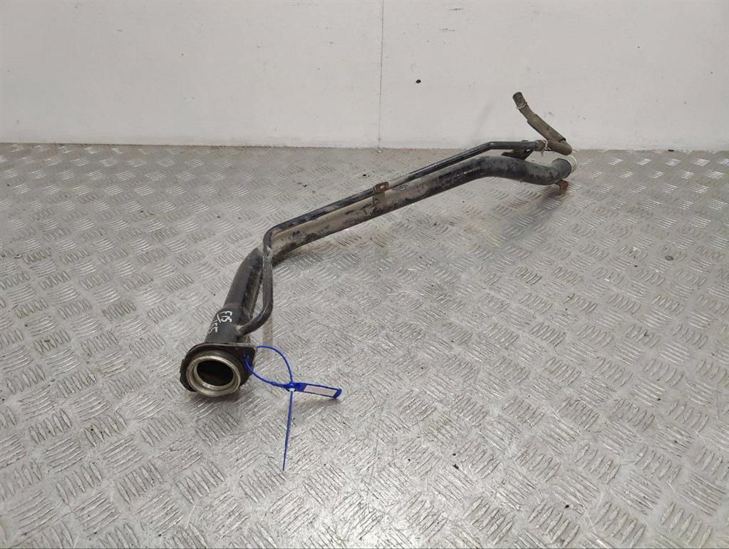 Горловина топливного бака