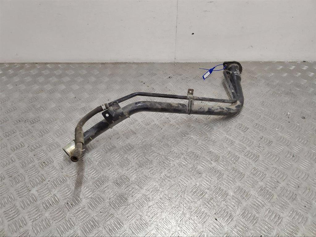 Горловина топливного бака