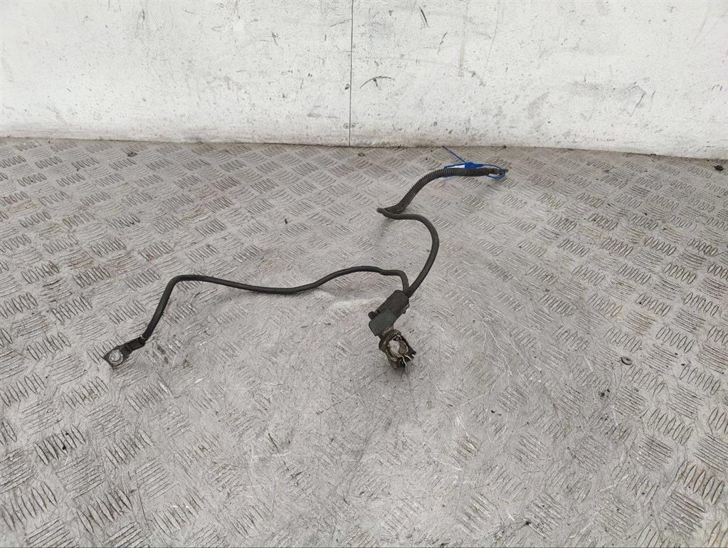 Клемма аккумулятора минус