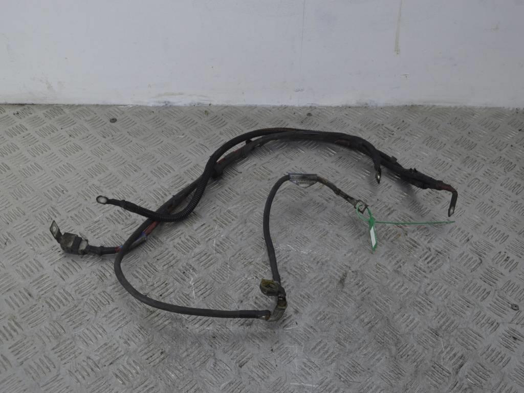 Клемма аккумулятора минус