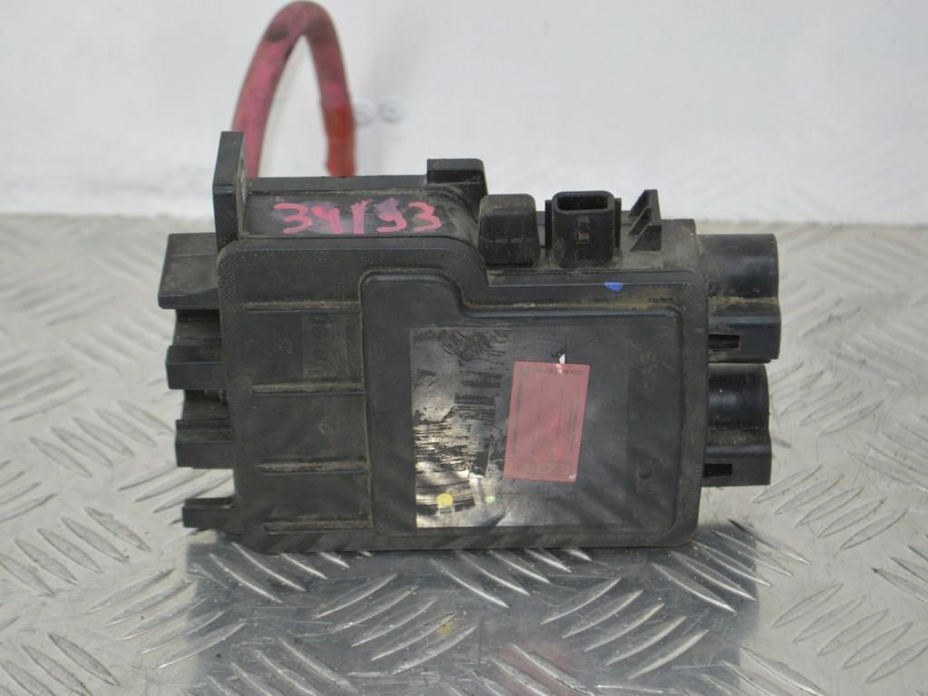 Клемма аккумулятора плюс