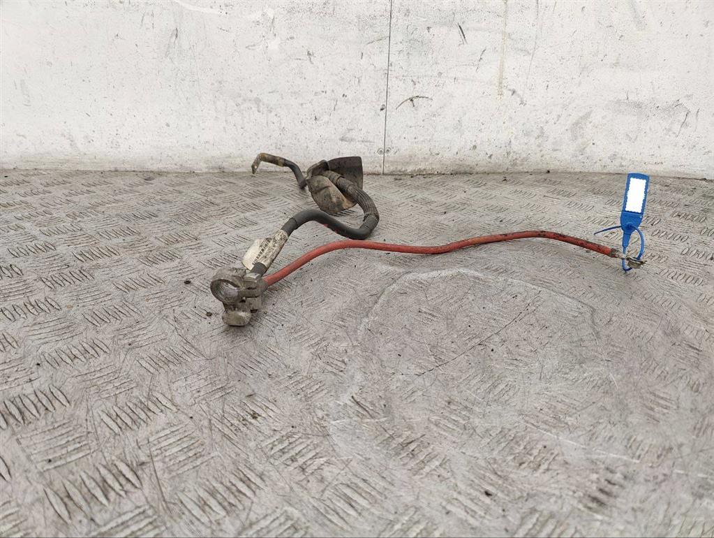 Клемма аккумулятора плюс