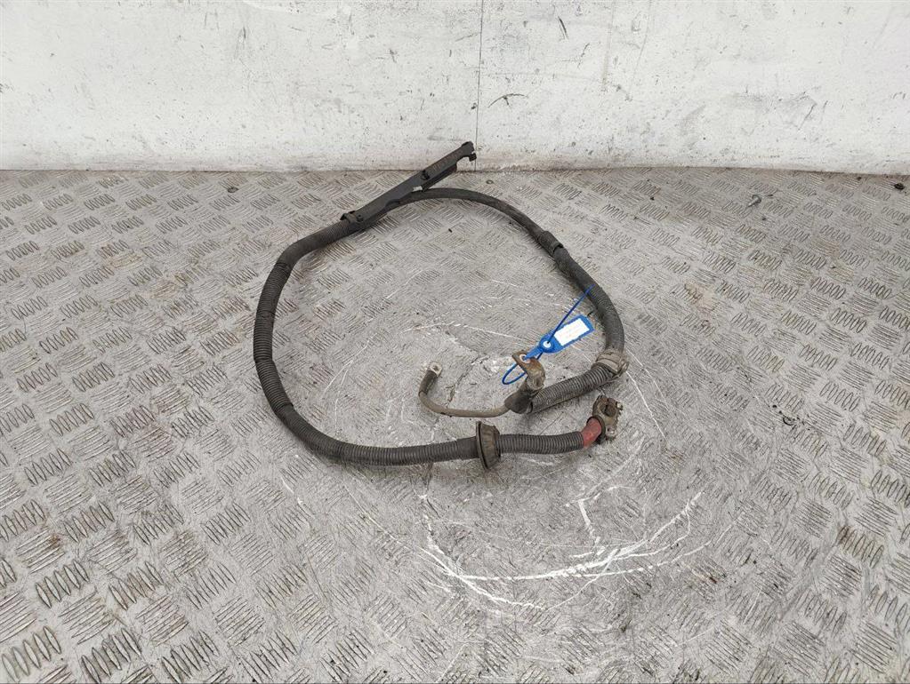 Клемма аккумулятора плюс