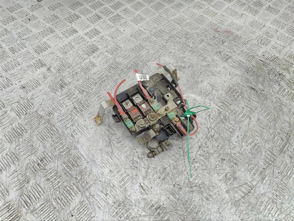 Клемма аккумулятора плюс