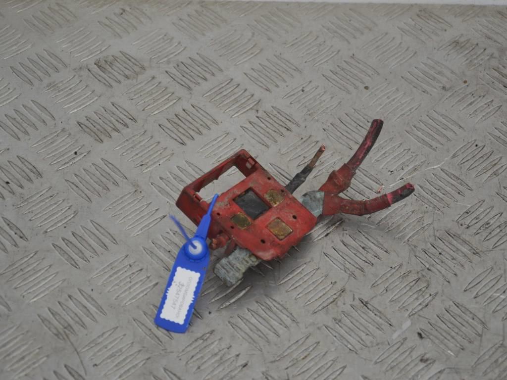 Клемма аккумулятора плюс