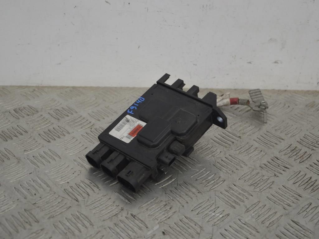 Клемма аккумулятора плюс