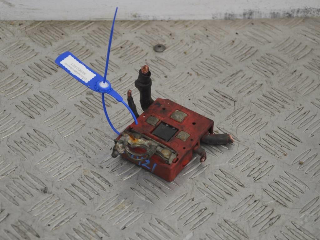 Клемма аккумулятора плюс