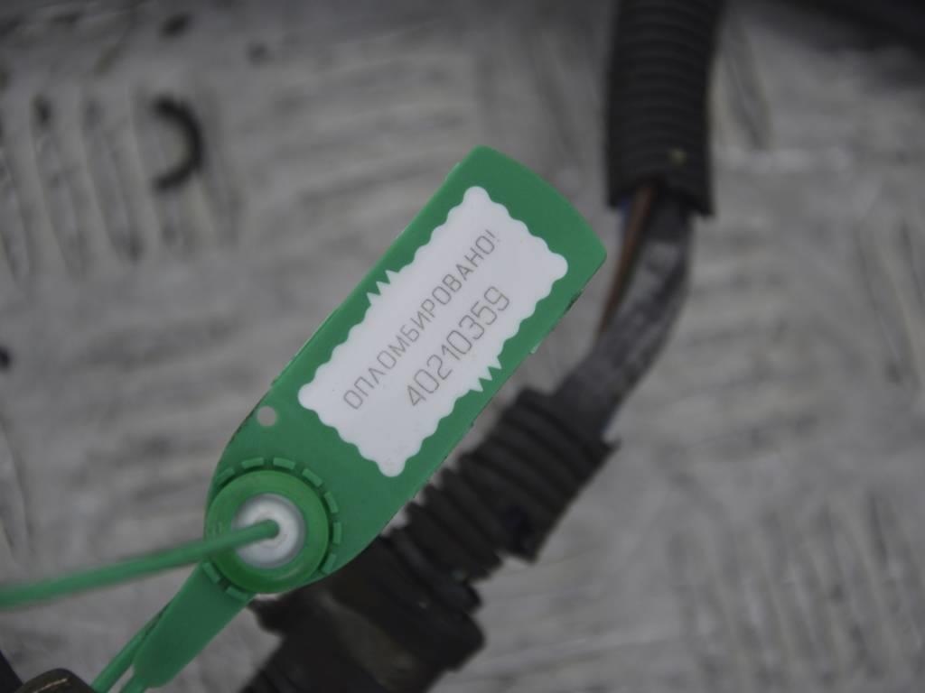 Клемма аккумулятора плюс