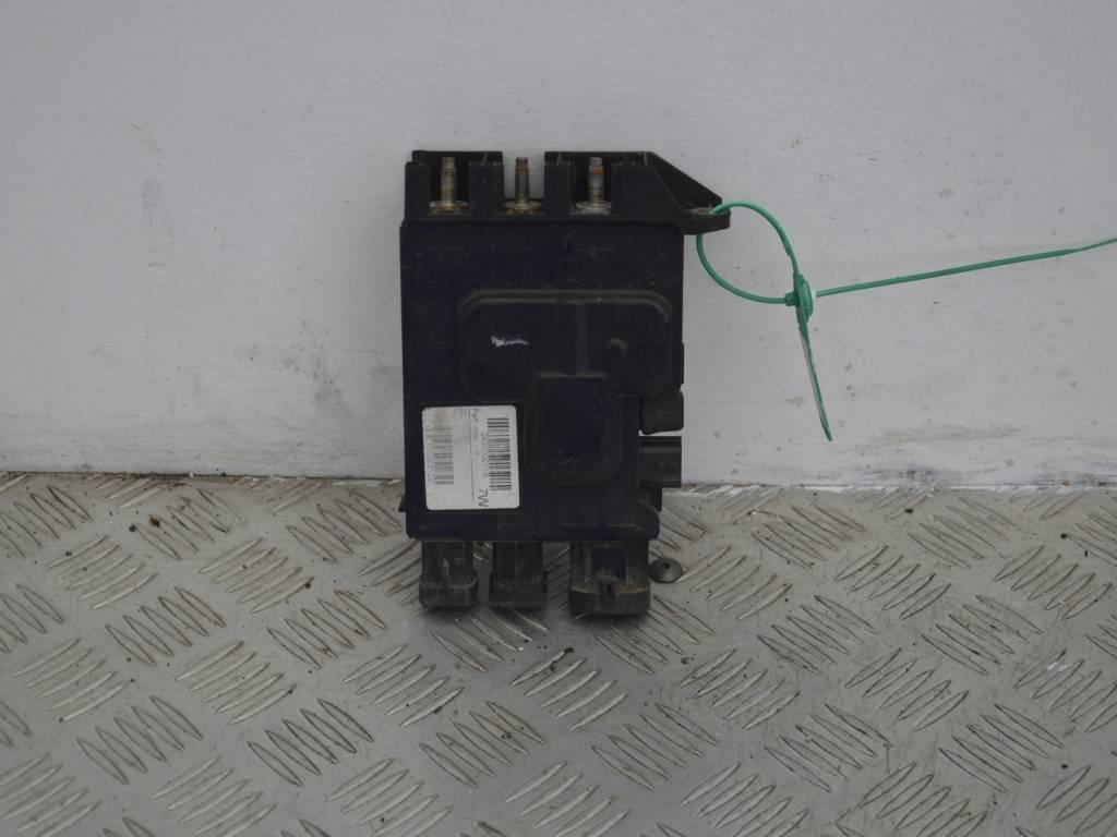 Клемма аккумулятора плюс