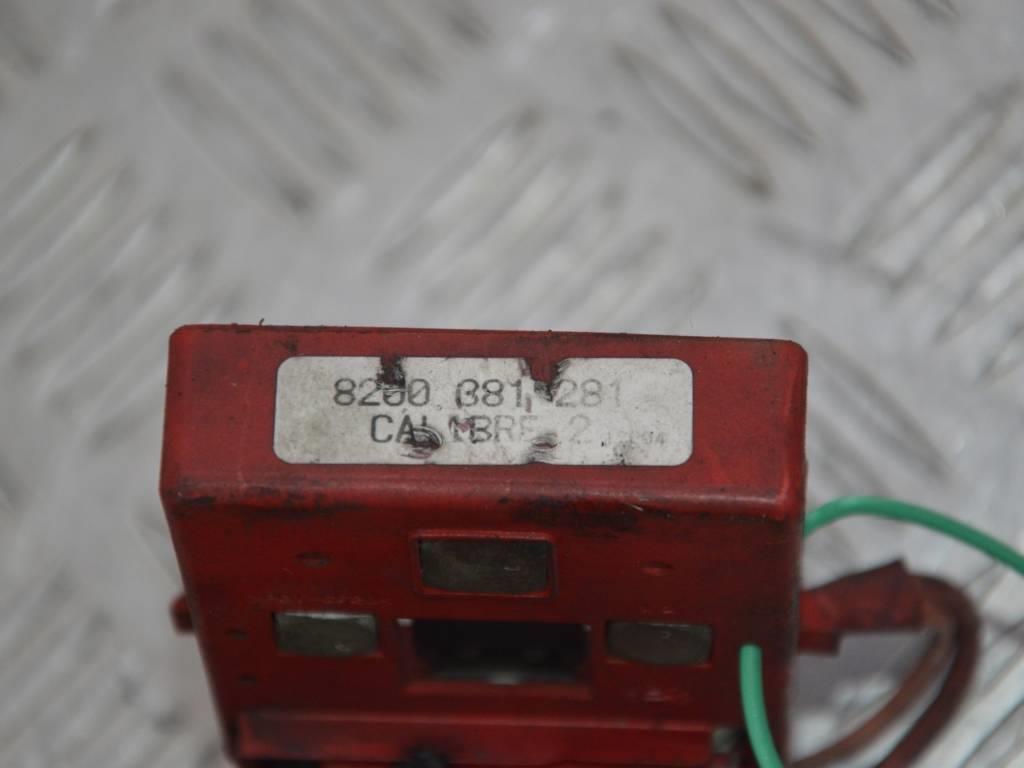 Клемма аккумулятора плюс