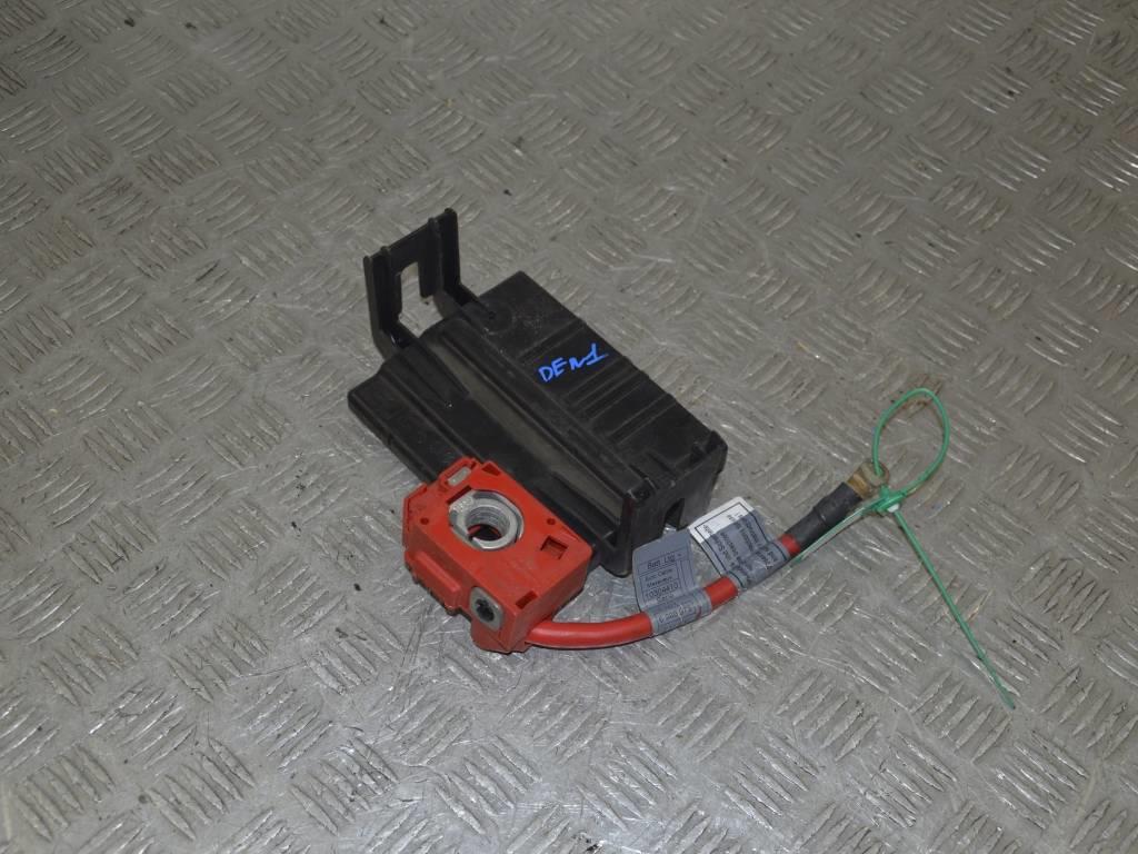 Клемма аккумулятора плюс