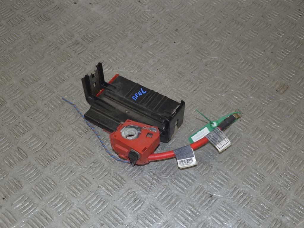 Клемма аккумулятора плюс