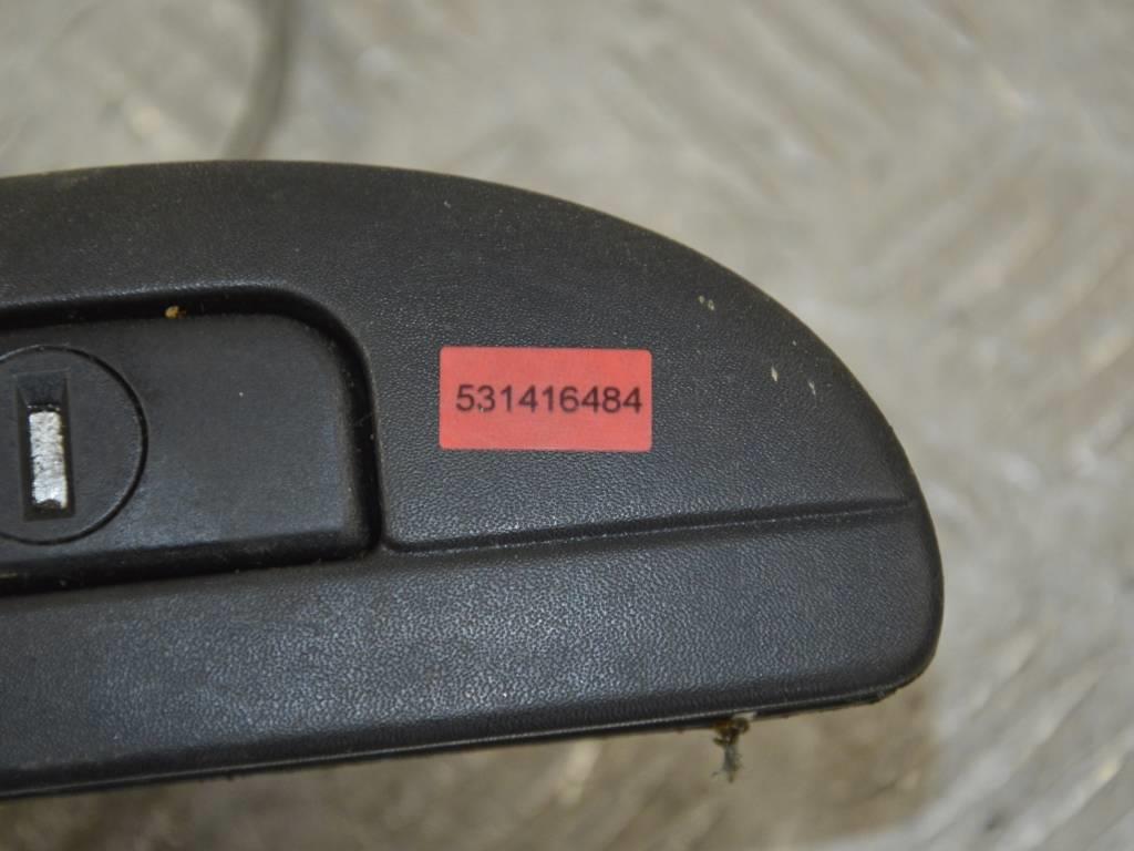 Кнопка открытия багажника