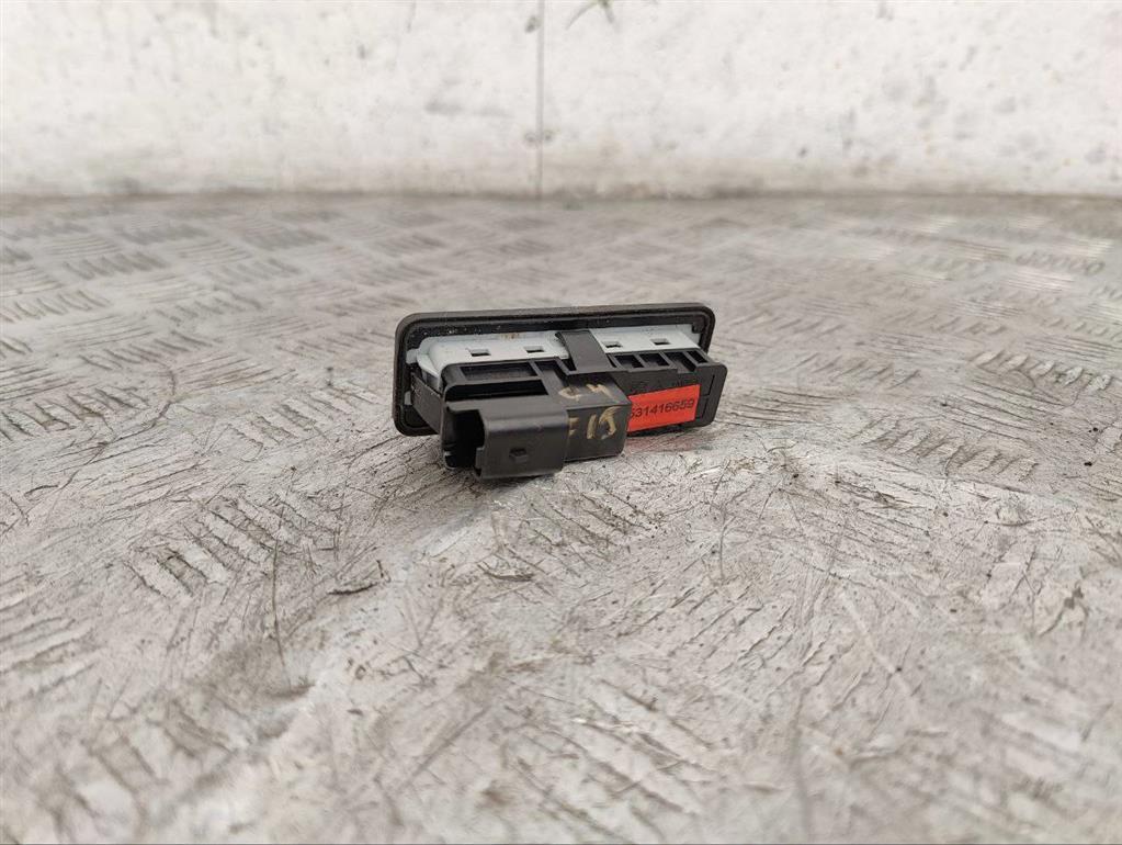 Кнопка открытия багажника