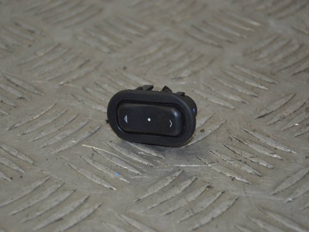 Кнопка стеклоподъемника переднего левого