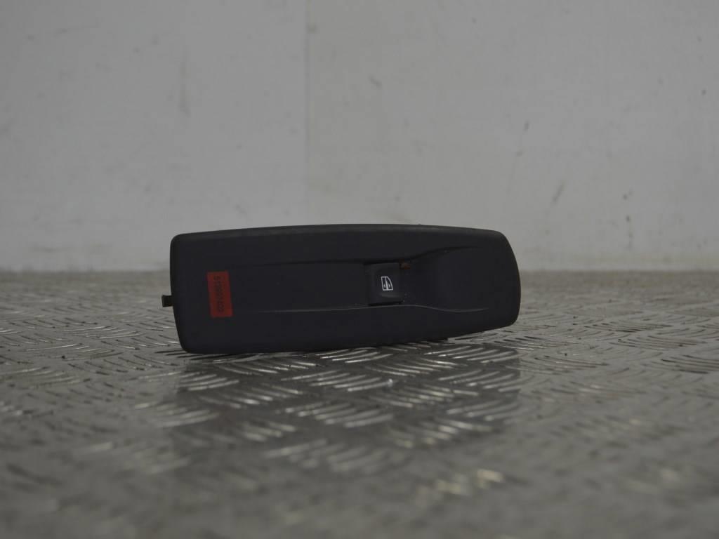 Кнопка стеклоподъемника переднего правого Renault Laguna 3 (2007-2015) 809600004R