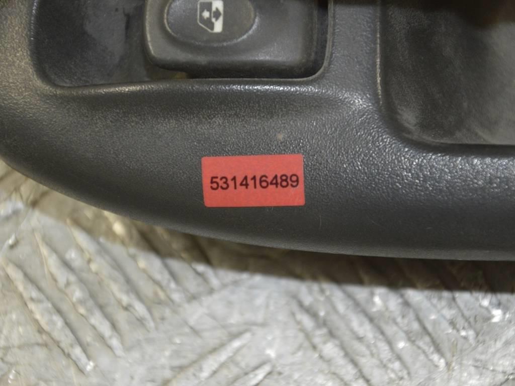 Кнопка стеклоподъемника переднего правого