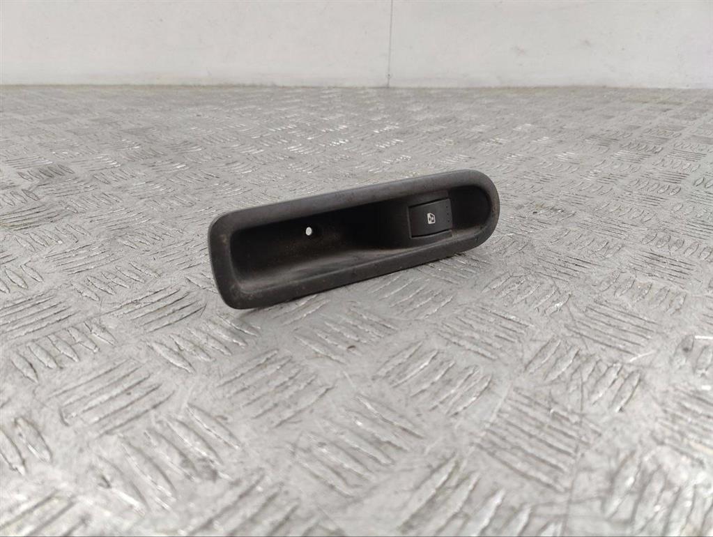 Кнопка стеклоподъемника переднего правого