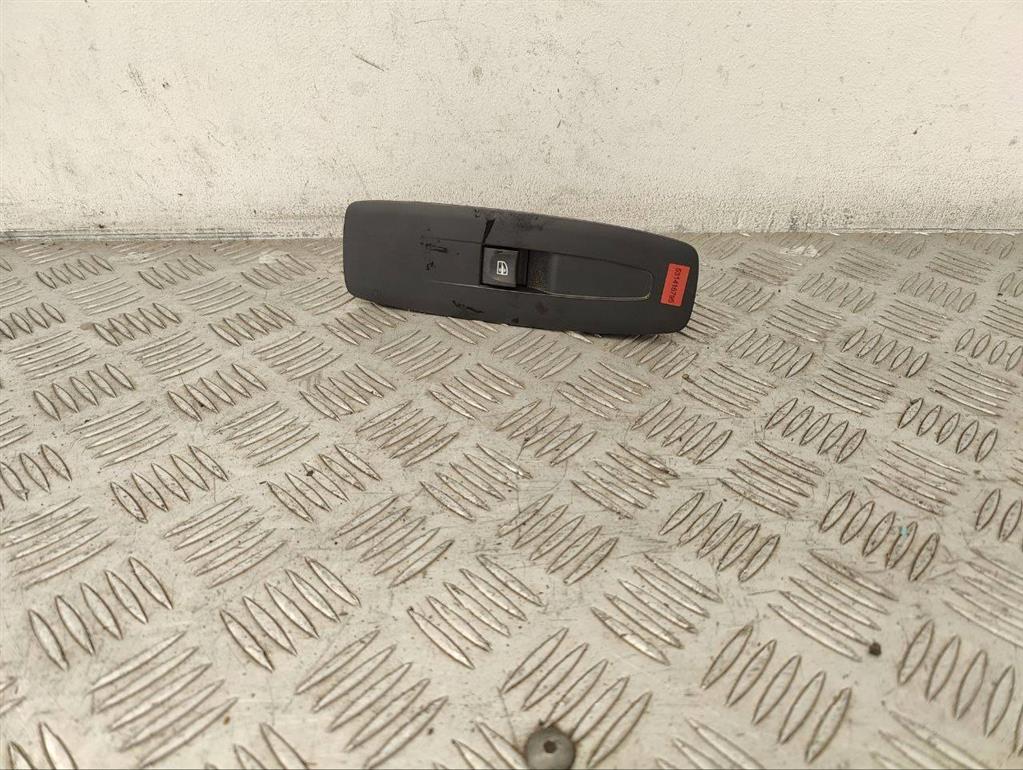 Кнопка стеклоподъемника переднего правого