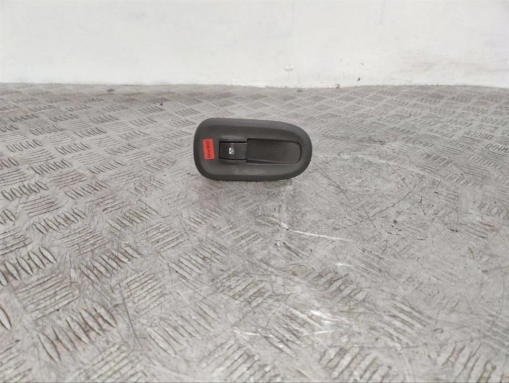 Кнопка стеклоподъемника переднего правого