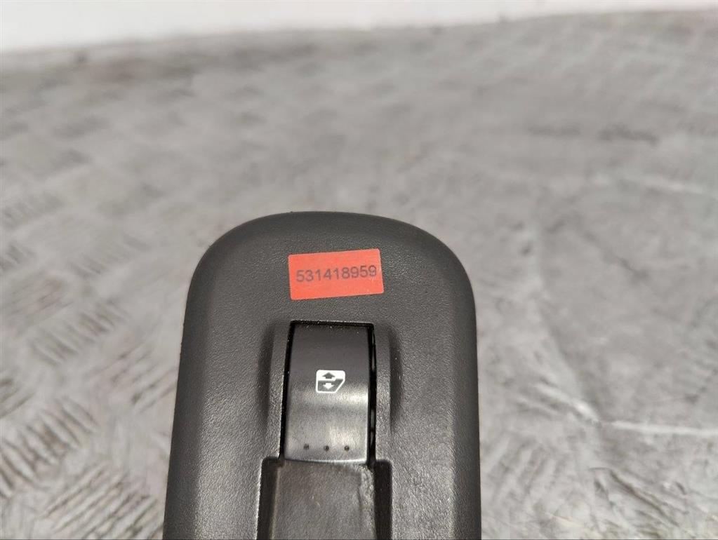 Кнопка стеклоподъемника переднего правого