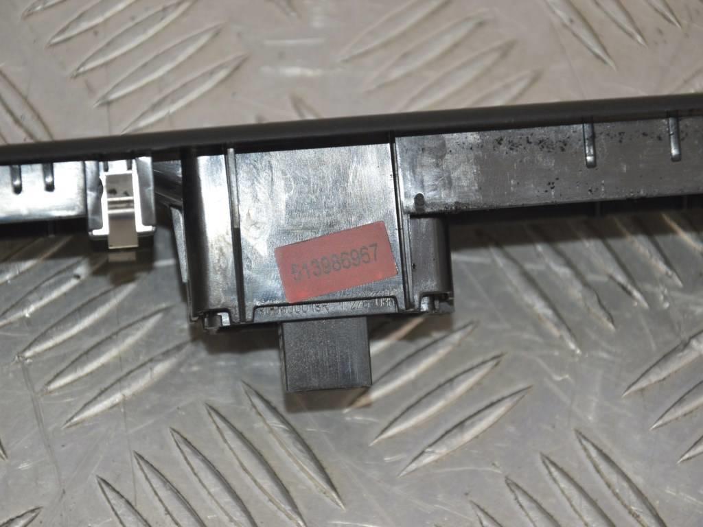 Кнопка стеклоподъемника переднего правого