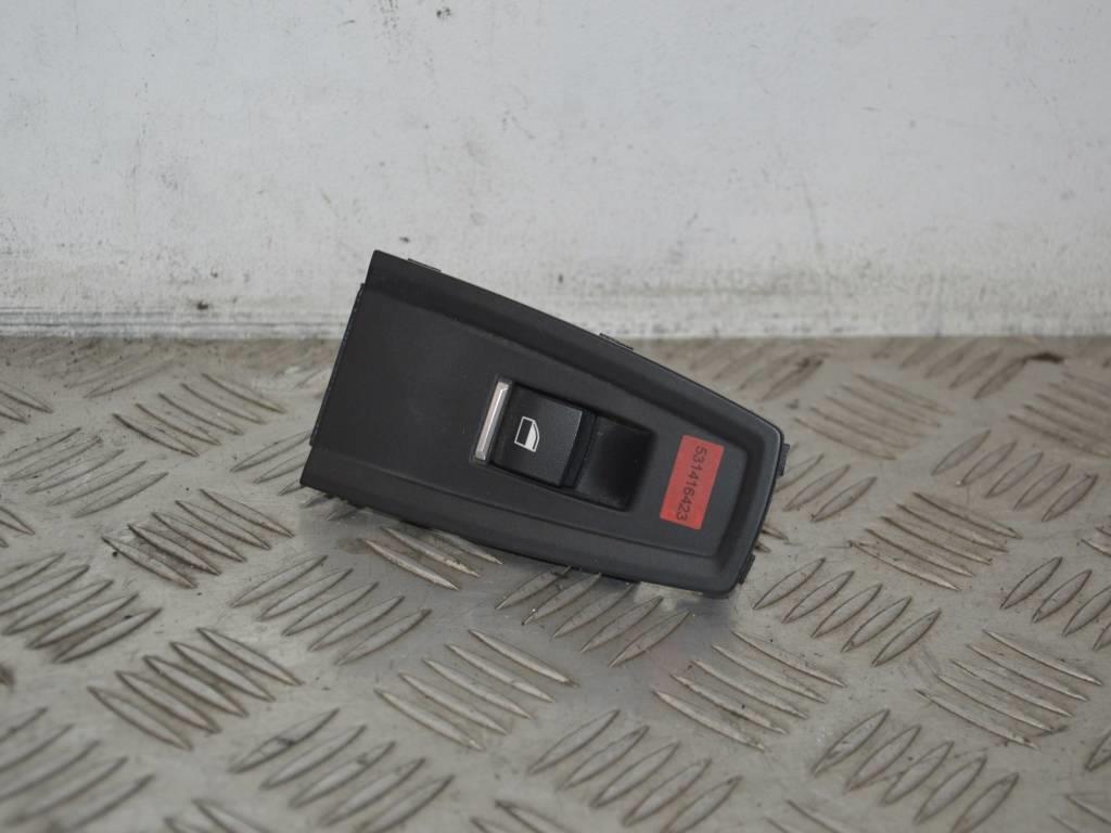 Кнопка стеклоподъемника заднего правого