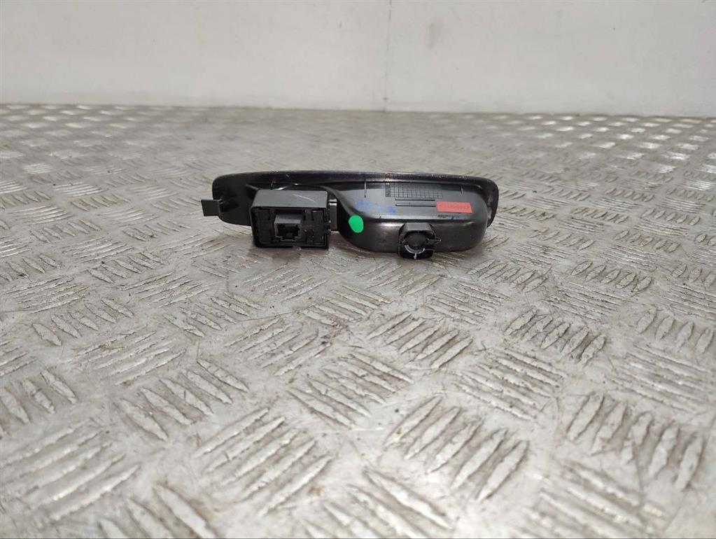 Кнопка стеклоподъемника заднего правого