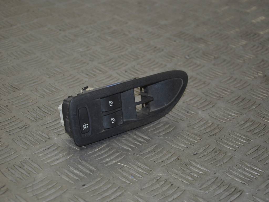 Кнопка стеклоподъемника