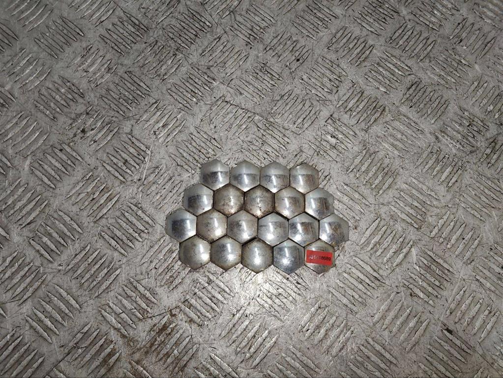 Колпачок гайки колесной