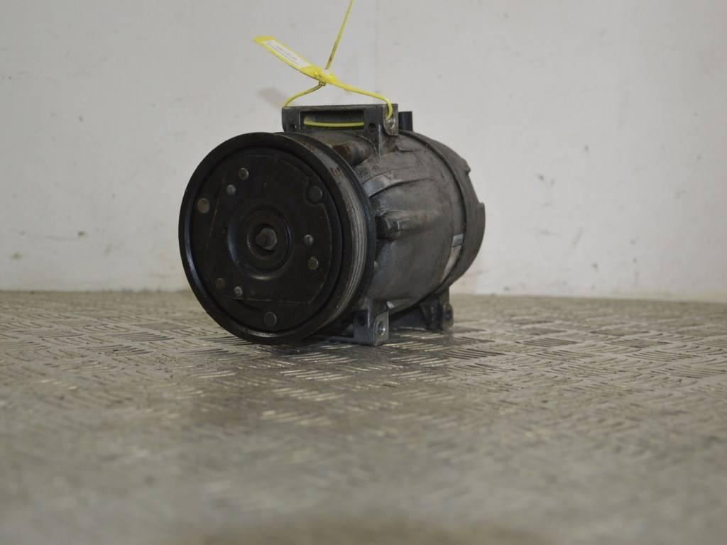 Компрессор кондиционера Renault Laguna 2 (2001-2007) 8200024397