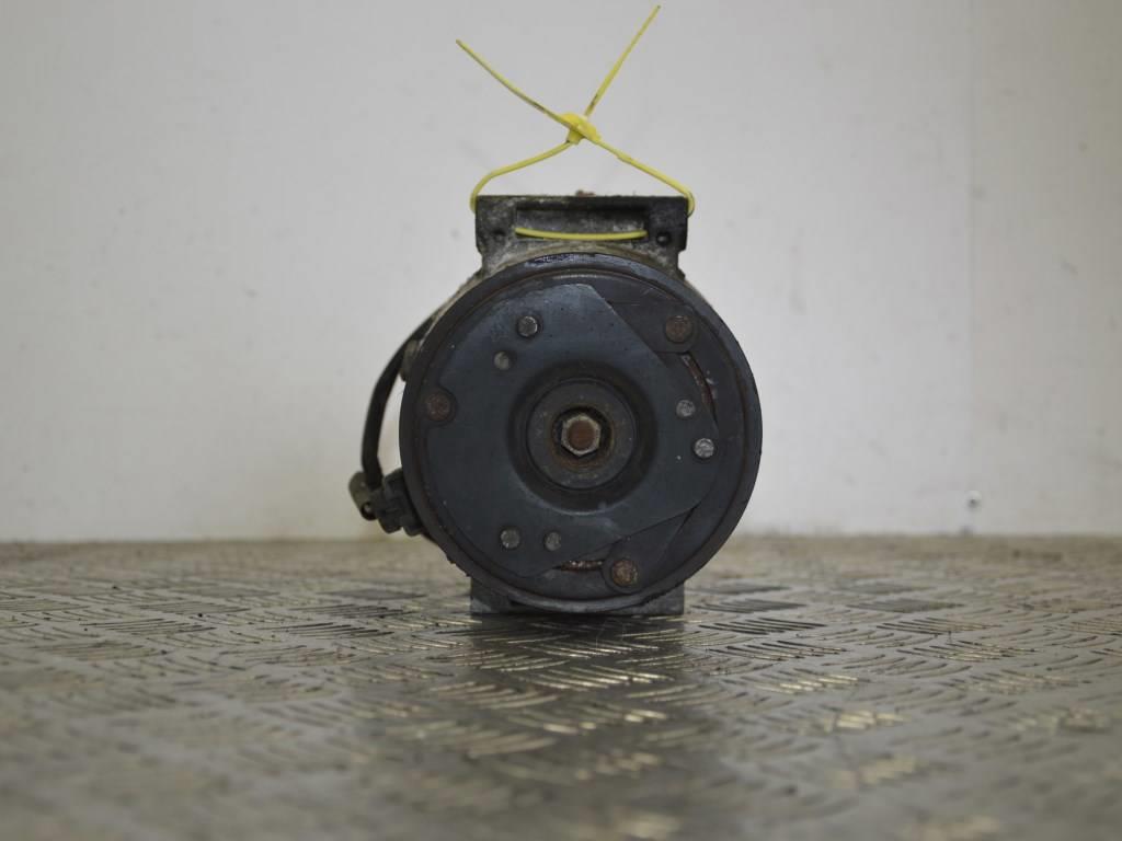 Компрессор кондиционера Renault Laguna 2 (2001-2007) 8200421410