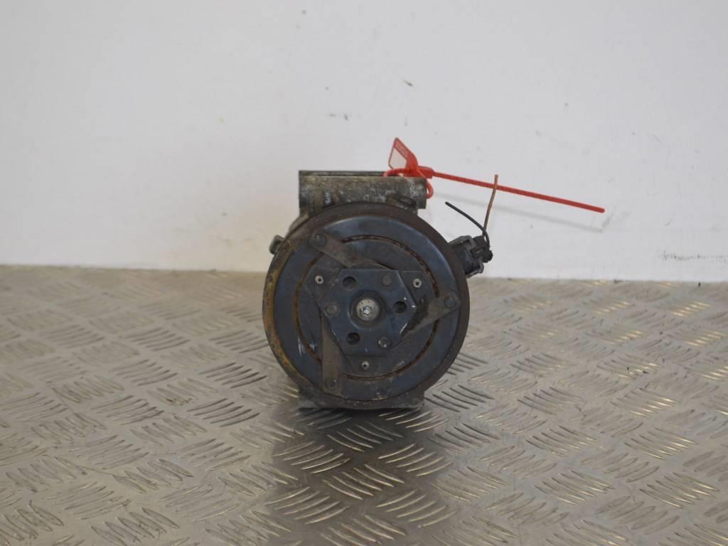 Компрессор кондиционера Renault Megane 2 (2002-2008) 8200457418