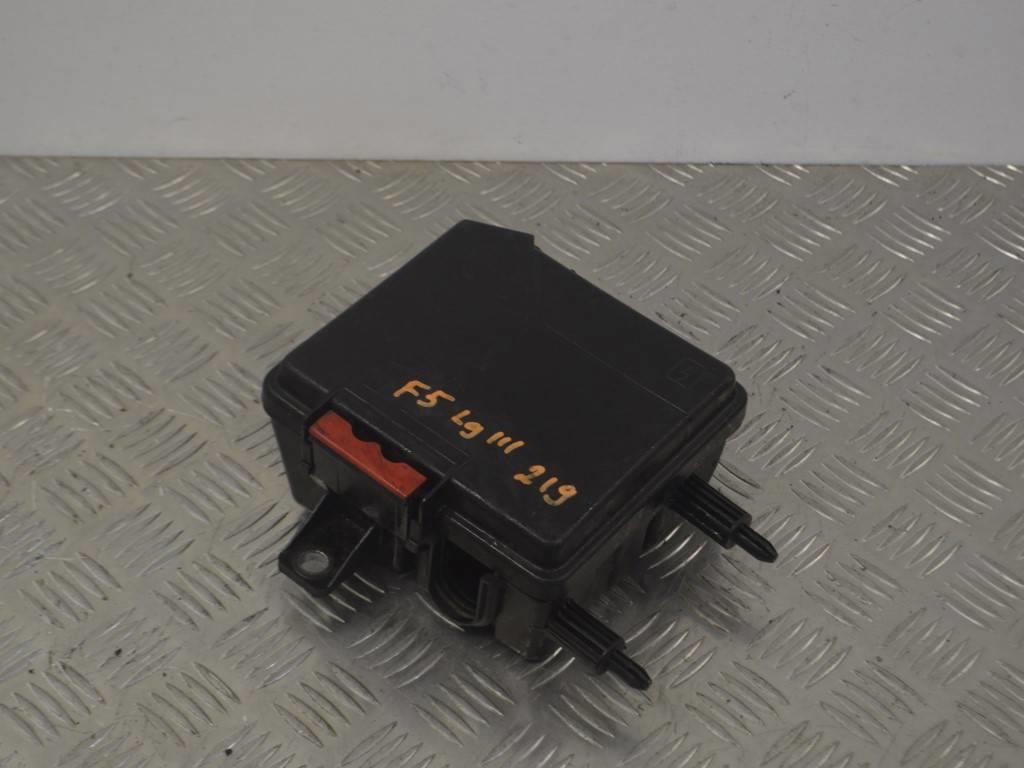 Короб предохранителей Renault Laguna 3 (2007-2015) 284C40001R, 284B10001R