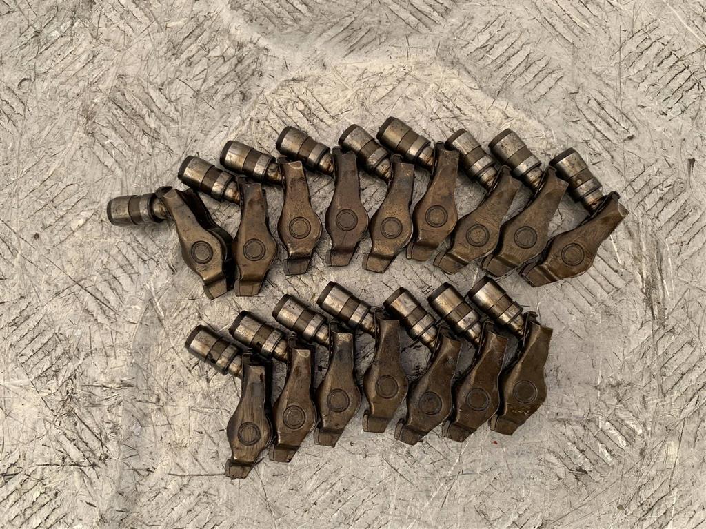 Коромысло клапана (рокер)